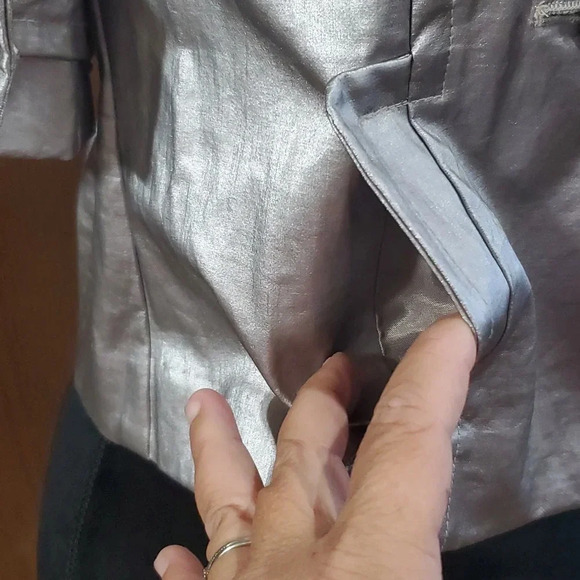 Trina turk cropped purple pink silver metallic short sleeve coated linen jacket - Picture 3 of 6